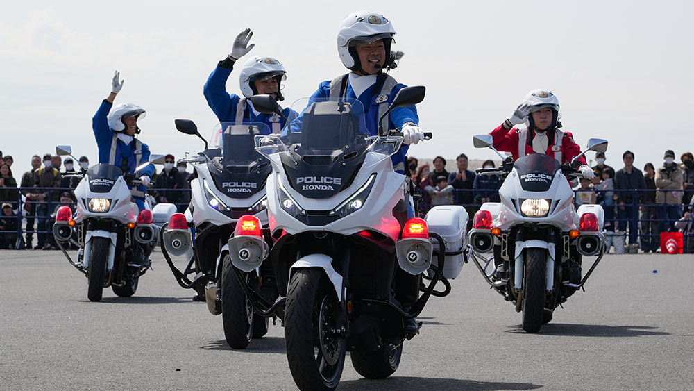 愛知県警白バイ隊デモ走行